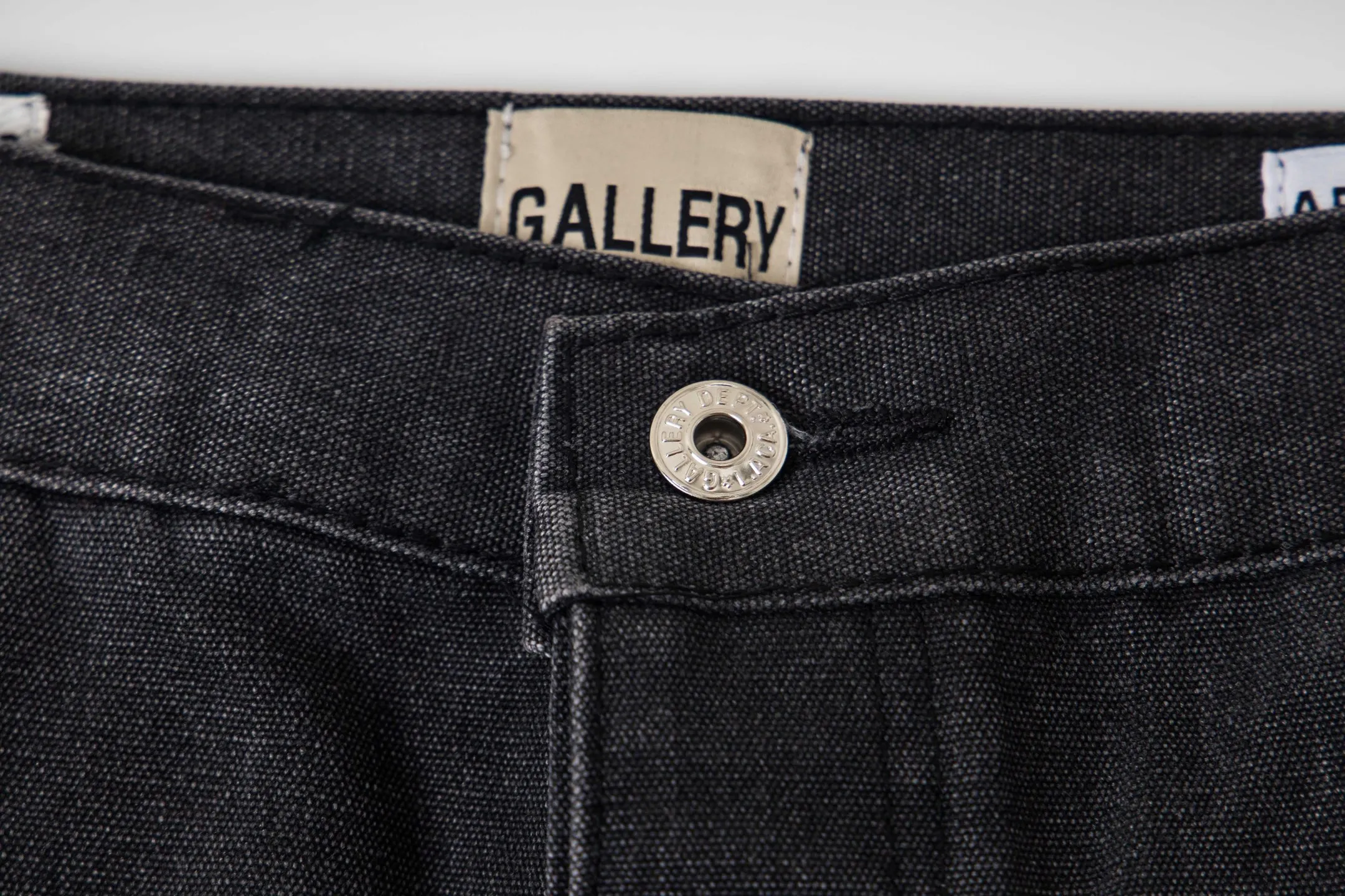 💰240 GALLERY DEPT spliced ​​ink-washed jeans, truly restoring the ultimate texture of Vintage, three-dimensional version, loose and comfortable, not picky about the figure, taller and slimmer, factory-made, original quality control, same style for men and women, can be matched with couples, versatile recommendation, must-have jeans for all seasons, fashionistas have been disappointed. From the quality selection of fabrics, the tailoring of details, and the matching of patterns, they are all impeccable! The upper body is so handsome when worn...it can be easily worn by men, women and children! The craftsmanship is made of heavy-duty washed pure cotton denim fabric. After washing, it is soft and thick. It is very stylish when worn on the body. Style number: 1800# Color: black Size: 28 30 32 34 36